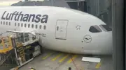 Lufthansa-Flugzeug kracht in Frankfurt am Gate zu Boden