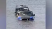 Luxus-SUV-Rettung am Strand endet in Flutkatastrophe