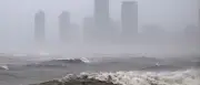 Mann überlebt tagelang auf offenem Meer nach Sturz in China