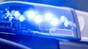 Mann klammert sich nach Unfallflucht an weiterfahrenden Lkw auf A4