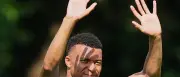 Mbappé verlernt Flöte: Schräger TV-Auftritt bei Corden