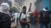 Mexiko: Demonstranten stürmen WM-Fanmeile – Polizei setzt Tränengas ein