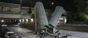München: Güterzug-Waggons stürzen von Brücke – Person lebensgefährlich verletzt