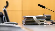 Mordprozess in Darmstadt: Ex-Ehemann soll Frau erstochen haben