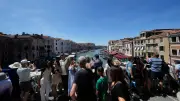 Neue Abzock-Masche in Venedig: Gepäck-Gauner zocken Touristen ab