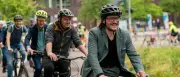 Neue Fahrradstreifen auf der Thielallee in Berlin eröffnet
