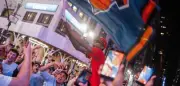 New York Knicks: Fans feieren Sieg in NBA-Finals auf Straßen Manhattans
