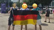 NFL-Legende zahlt Hotel: US-Fans lieben deutschen WM-Touristen Freddy