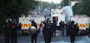 Nordirland: Polizei geht mit Wasserwerfern gegen rassistische Proteste vor