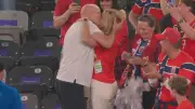 Norwegen-Trainer Solbakken rennt nach Sieg zur Freundin auf die Tribüne
