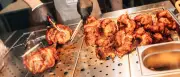Omar Nhas: Mit „Nhas City Chicken“ zum Internet-Phänomen in Neukölln
