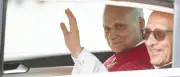 Papst Leo XIV. begeistert im Cockpit: Video geht viral