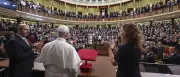 Papst Leo XIV. warnt im spanischen Parlament vor Aufrüstung und KI-Waffen