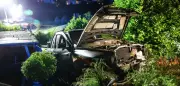 Pick-up mit neun Insassen rast in Vorgarten: Fahrer alkoholisiert
