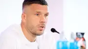 Podolski erhebt schwere Vorwürfe gegen Berliner Klinik nach Diebstahl an toter Großmutter