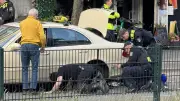 Polizei hilft Taxifahrer nach Reifenplatzer bei Clan-Kontrolle
