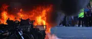 Polizei kesselt gewaltbereite Demonstranten in Genf ein