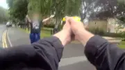 Polizei setzt neuen Taser ein: 60-Jähriger nach Messer-Drohung niedergestreckt