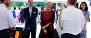 Prinz Edward und Sophie schnuppern an Basilikum in Portugal