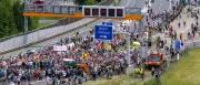 Proteste in Tirol: Brenner und Fernpass lahmgelegt – Urlauber-Stau droht