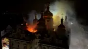 Russischer Angriff auf Kiew: Höhlenkloster in Flammen