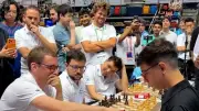 Schach-Wunderkind Faustino Oro (12) schlägt Weltklasse-Star Duda – Carlsen staunt