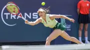 Schnürsenkel-Knoten stoppt fast Eva Lys bei Turniersieg in Berlin