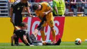 Schockmoment: Felix Zwayer bricht bei WM-Spiel mit Krampf zusammen