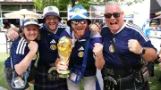 Schottische Fans fahren mit Schulbussen zur WM in Boston