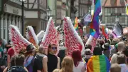 Schrauben und rechte Gruppen stören CSD-Umzug in Wernigerode