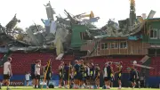 Schweden-Training in Trümmern: Pressetribüne stürzt ein