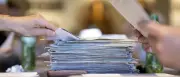 Schweiz lehnt strikte Einwohner-Obergrenze ab: SVP scheitert