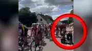 Seniorin verursacht Massencrash auf Rennstrecke mit E-Scooter