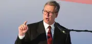 Serbiens Präsident Vučić kündigt taktischen Rücktritt an