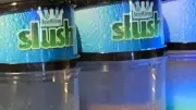 Slush-Eis-Gefahr: Darum sollten Kinder auf bunte Getränke verzichten