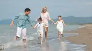 Sommerkleidung für Babys und Kinder: Tipps bei Hitze