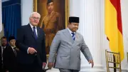 Steinmeier in Indonesien: Regierung singt und zeigt Kinderfotos
