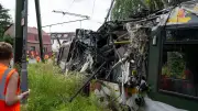 Straßenbahn entgleist und aufgerissen: Drei Schwerverletzte in Berlin