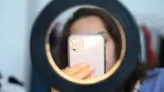 Studie: Influencer treiben Jugendliche in Kaufrausch – DAK warnt