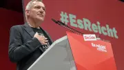 Tränenreicher Abschied: Jan van Aken verlässt Linken-Spitze
