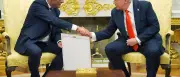 Trump bekommt Geburtstagsgeschenk von Merz: Handschriftlicher Brief