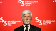 Tschechiens Präsident Pavel verklagt Regierung wegen Nato-Gipfel