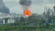 Ukraine greift Moskau an: Raffinerie in Flammen, Flugverkehr lahmgelegt