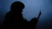 Ukraine-Krieg: Neue Angriffe auf Krim – Öldepot brennt, Kinder-Ausreiseverbot