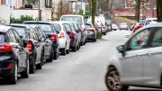 Umfrage: Fast ein Drittel der Autofahrer lässt Auto öfter stehen