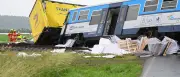 Unfall in Tschechien: Personenzug kollidiert mit Lkw an unbeschranktem Bahnübergang