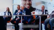 Video entlarvt Heuers Erklärung zu AfD-Foto als falsch