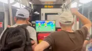 WM-Feeling in der Berliner Ringbahn: Public Viewing mit Bier und Bockwurst