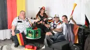 WM-Fieber in deutschen Wohnzimmern: Fans rüsten auf