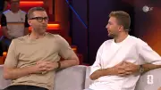 WM-Kritik: ZDF-Experten Kramer und Mertesacker sitzen im Sofa-Gefängnis